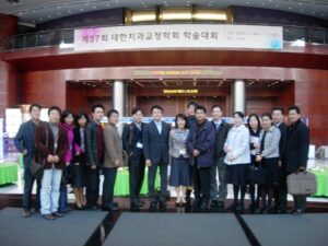 2004년 11월 5,6일 서울 COEX에서 제37회 대한치과교정학회 학술대회가 있었습니다.